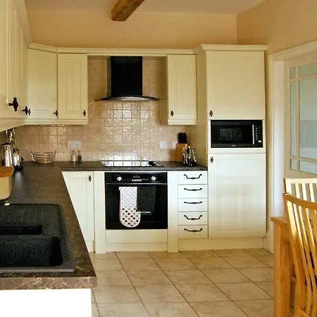 בית נופש Street House *
